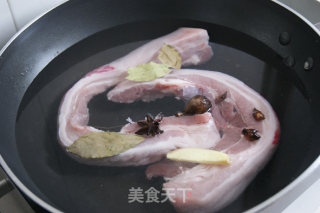 五窍门做出肥而不腻、瘦而不柴的红烧肉——家常红烧肉的做法步骤：2