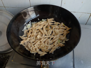 彩椒木耳炒腐竹的做法步骤：4
