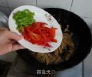 彩椒木耳炒腐竹的做法步骤：9