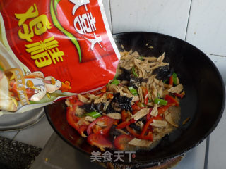 彩椒木耳炒腐竹的做法步骤：10