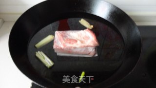 梅菜扣肉的做法步骤：1