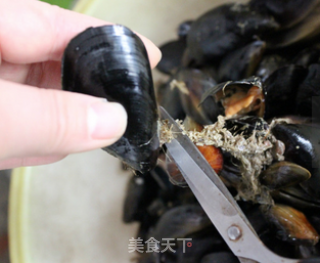 初春海虹最肥时---蘸汁青口的做法步骤：2
