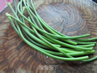 炝蒜苔丁的做法步骤：1