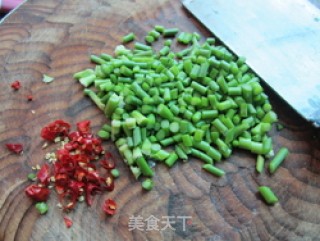 炝蒜苔丁的做法步骤：2