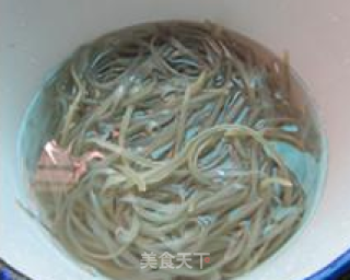 咸菜炒粉条的做法步骤：1