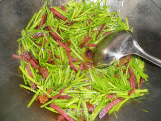 芦蒿炒牛肉的做法步骤：4