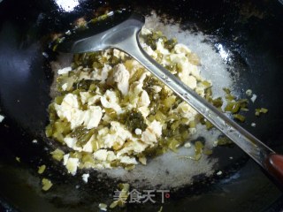雪菜炒鸭蛋的做法步骤：6