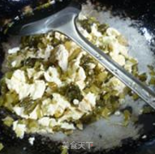 雪菜炒鸭蛋的做法步骤：7