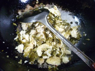 雪菜炒鸭蛋的做法步骤：8