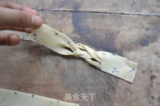 我家的过年必备小吃-【炸麻叶】的做法步骤：13