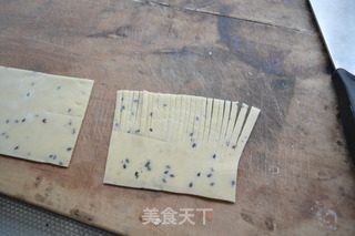 我家的过年必备小吃-【炸麻叶】的做法步骤：14