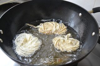 我家的过年必备小吃-【炸麻叶】的做法步骤：19
