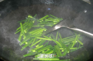 韭花银芽炒猪颈肉的做法步骤：6