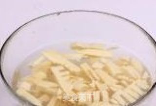 春天里的养生菜----蚝油豆腐煲的做法步骤：1