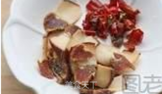 腊肉豆腐干炒蒜苔的做法步骤：4