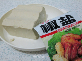 椒盐豆腐的做法步骤：1