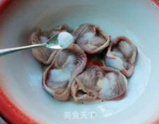 芫爆鸡胗的做法步骤：1