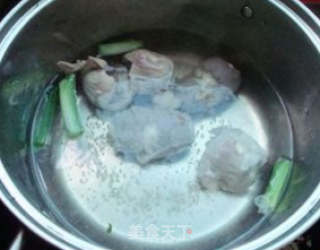 芫爆鸡胗的做法步骤：2
