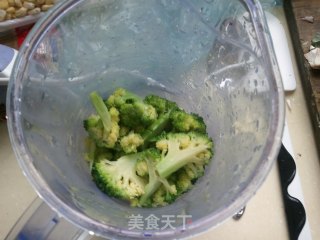 奶香西兰花意面的做法步骤：3