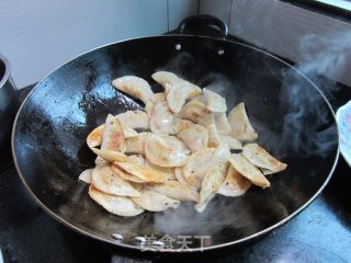 水焖三鲜饺的做法步骤：12