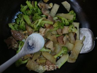 西兰花炒上肉的做法步骤：8
