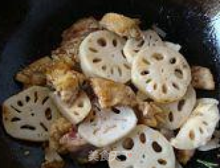 莲藕炒鸡肉的做法步骤：5