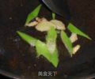 番茄鸡翅的做法步骤：1