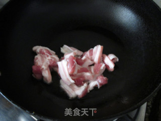 百吃不厌的下饭菜----辣白菜炒五花肉的做法步骤：4