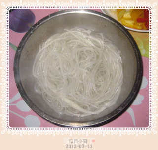 简单易做酸辣粉的做法步骤：1