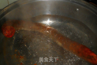 蒜苔炒腊肠的做法步骤：2