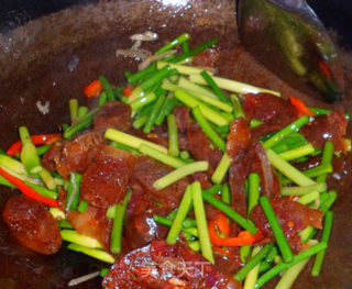 蒜苔炒腊肠的做法步骤：7