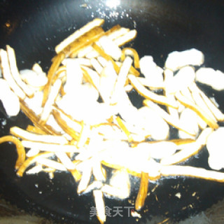 三块钱家常菜----莴苣荸荠炒豆腐干的做法步骤：7
