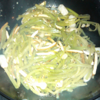 三块钱家常菜----莴苣荸荠炒豆腐干的做法步骤：8