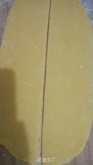 蛋黄菊花馓的做法步骤：4