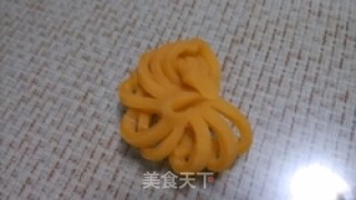 蛋黄菊花馓的做法步骤：11