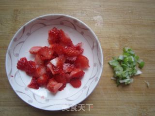 草莓蛋饼的做法步骤：2