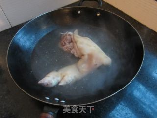 蒜拌卤蹄冻的做法步骤：1
