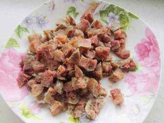 超下饭的腊肠酸萝卜丁的做法步骤：4
