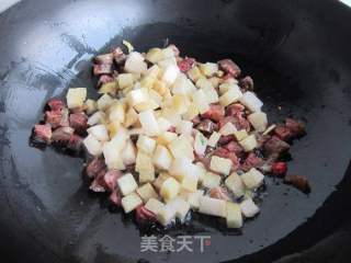超下饭的腊肠酸萝卜丁的做法步骤：9