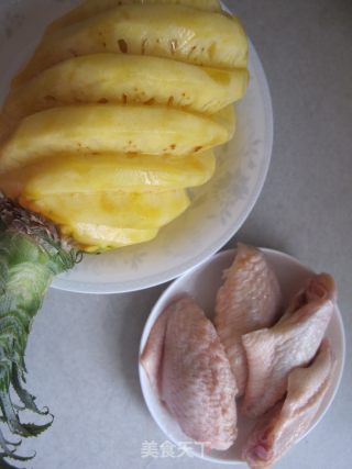 菠萝鸡翅的做法步骤：1