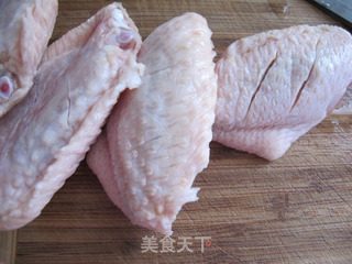 菠萝鸡翅的做法步骤：2