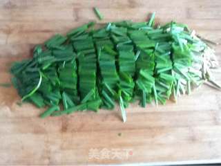 鸡蛋炒韭菜的做法步骤：2