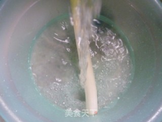 大葱炒猪肚的做法步骤：1
