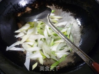 大葱炒猪肚的做法步骤：4