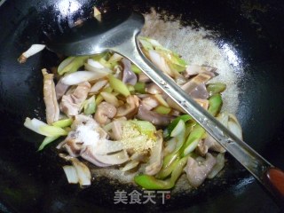 大葱炒猪肚的做法步骤：5