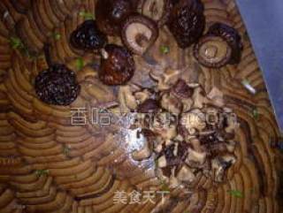香菇鸡蛋饼的做法步骤：4