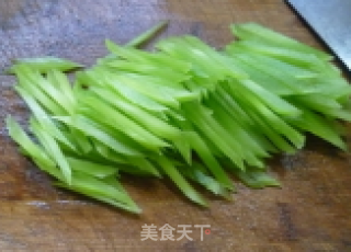 雪菜炒莴笋的做法步骤：2