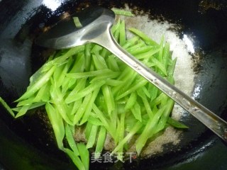雪菜炒莴笋的做法步骤：3