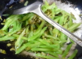 雪菜炒莴笋的做法步骤：4