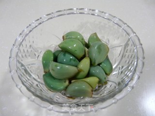 除夕夜的美味——腊八蒜的做法步骤：5